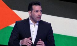 النجم المصري محمد أبو تريكة مغرداً " تكاتفوا ضد عدوكم يا أمة محمد"